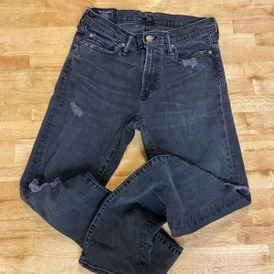 Men’s Distressed Jeans